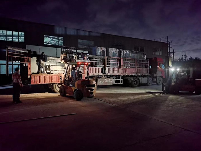 連云港公交候車亭裝車發貨